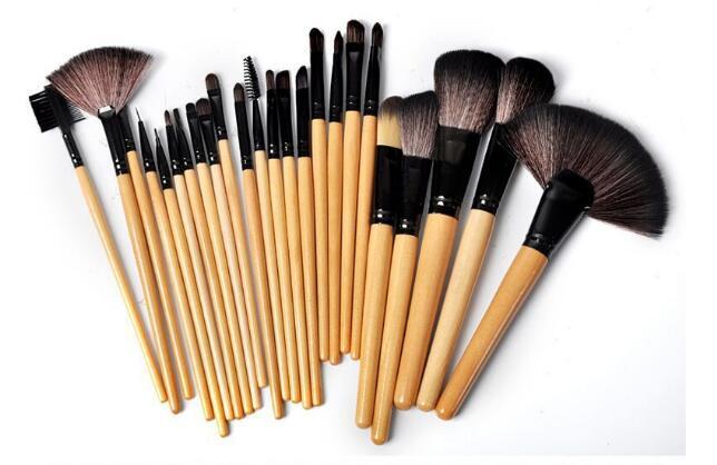 24-Piece Professional Makeup Brush Set – Complete Cosmetic Tools in Stylish Gift Bag