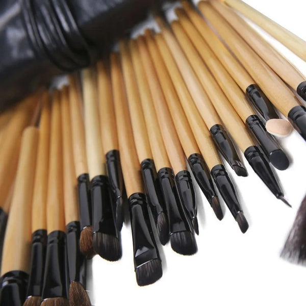 24-Piece Professional Makeup Brush Set – Complete Cosmetic Tools in Stylish Gift Bag